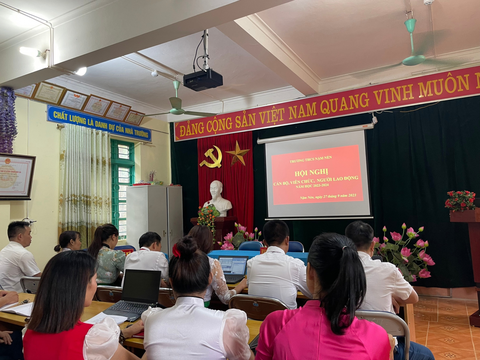 Trường THCS Nậm Nèn tổ chức thành công Hội nghị cán bộ, viên chức, người lao động năm 2023-2024