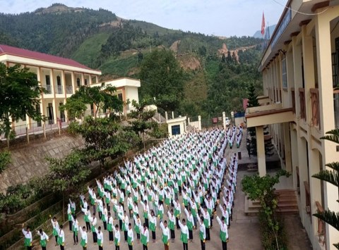 ÁO KHOÁC CHO CÁC EM HỌC SINH THCS