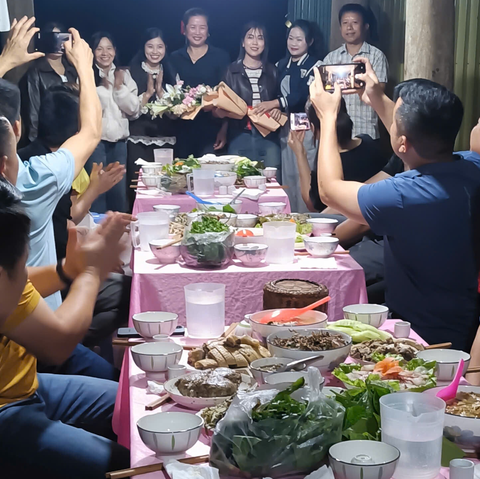 TRƯỜNG THCS NẬM NÈN TỔ CHỨC TRI ÂN NHÂN NGÀY QUỐC TẾ PHỤ NỮ 8/3