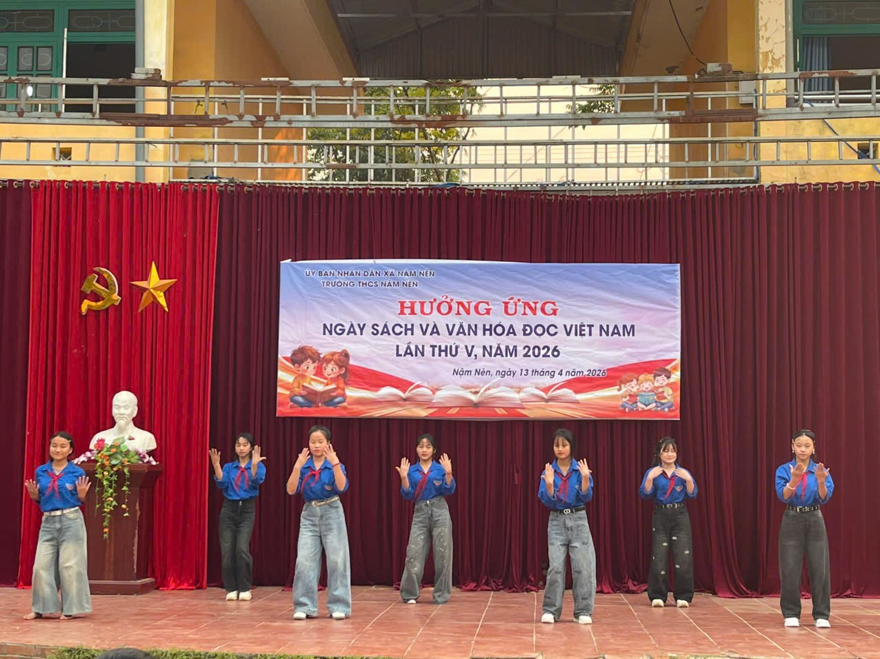 TRƯỜNG THCS NẬM NÈN TỔ CHỨC CÁC HOẠT ĐỘNG HƯỞNG ỨNG NGÀY SÁCH VÀ VĂN HÓA ĐỌC VIỆT NAM LẦN THỨ NĂM